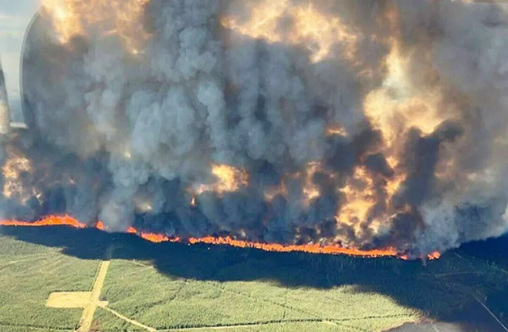 کمک‌های جهانی برای خاموش کردن آتش جنگل‌ها در راه کانادا